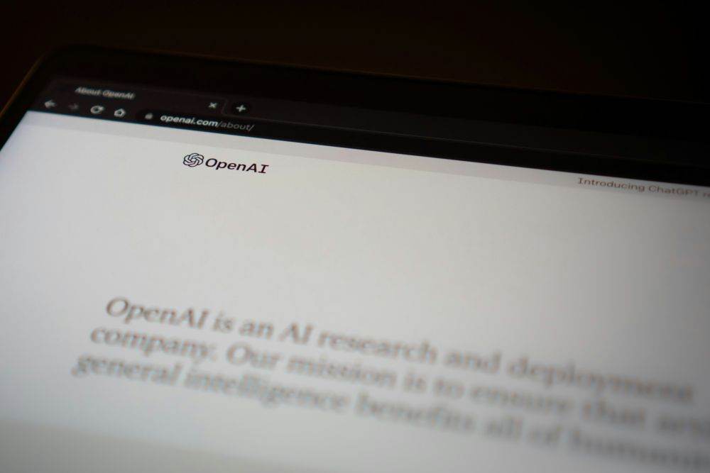 OpenAI recunoaşte că peste un milion de utilizatori discută săptămânal despre sinucidere în conversaţiile cu ChatGPT